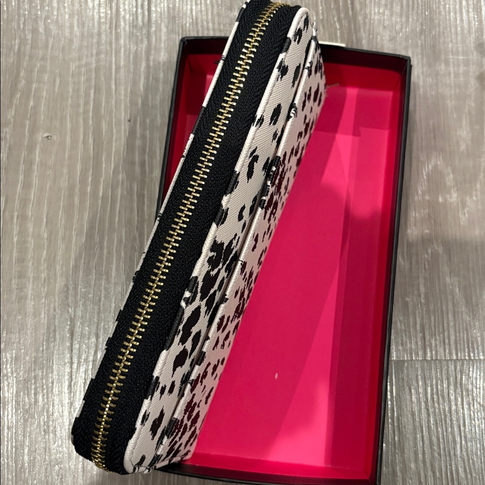 Trina Turk Monochrome Patterned Wallet - Picture 4 of 4